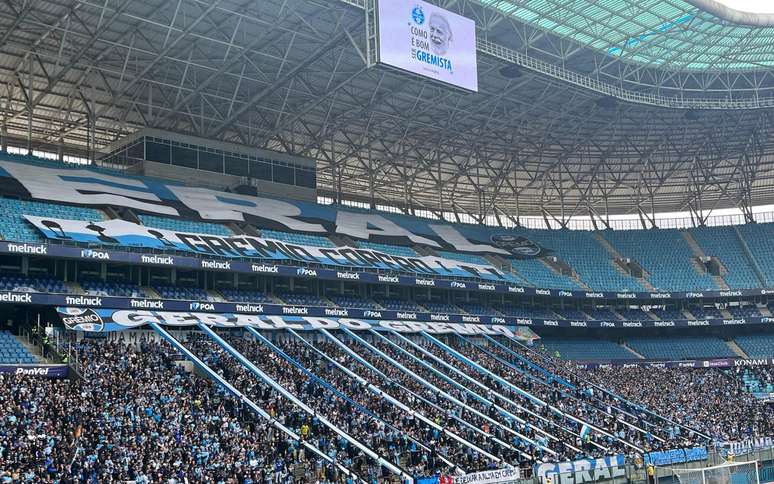 Torcedores voltaram à Arena para apoiar o Grêmio depois de quatro meses