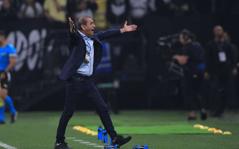 Ramon Díaz, técnico do Corinthians, encara o duelo diante do Flamengo como uma decisão