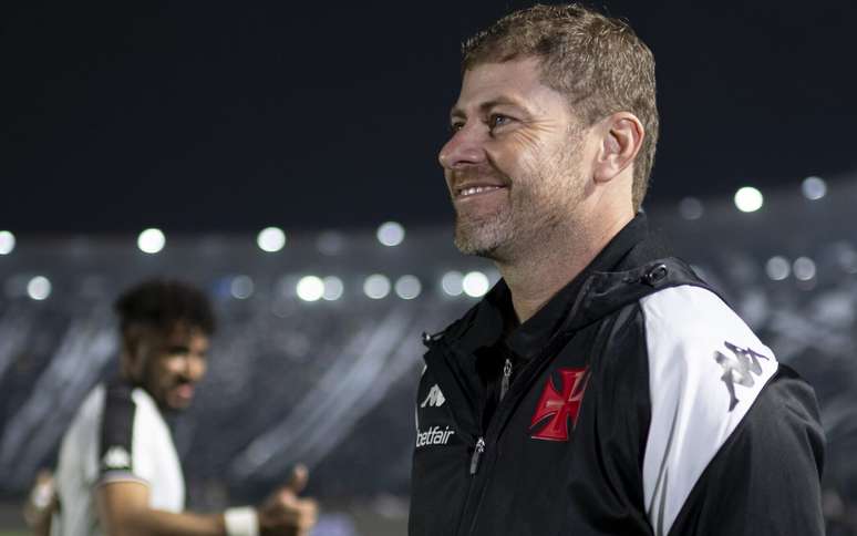 Rafael Paiva, técnico do Vasco, durante partida contra o Athletico-PR, em São Januário pela Copa Do Brasil 2024.