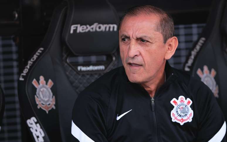 Ramón Diaz, técnico do Corinthians, durante partida contra o Flamengo na Arena Corinthians pelo Campeonato Brasileiro A 2024.