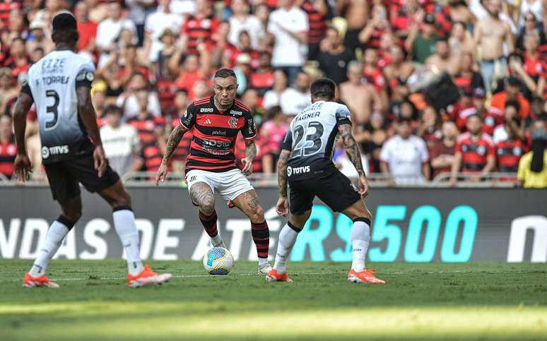 Corinthians recebe o Flamengo na Neo Química Arena