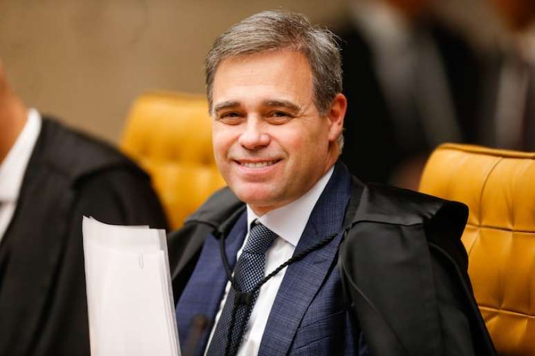 O ministro do STF e TSE Andr&eacute; Mendon&ccedil;a recebeu R$ 50 mil por palestrar em um &uacute;nico evento em maio deste ano.