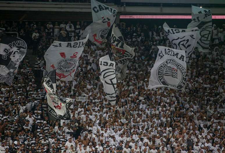 Corinthians promoverá ações especiais em jogo contra Flamengo para celebração dos 114 anos –