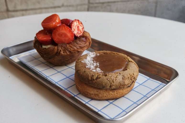Cheesecake e cookie folhado da Kio Bakehouse.