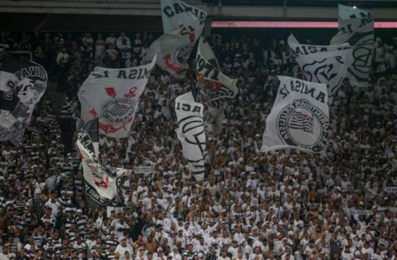 Corinthians promoverá ações especiais em jogo contra Flamengo para celebração dos 114 anos –