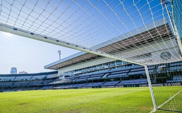 Brasil encara o Equador no estádio Couto Pereira, em Curitiba