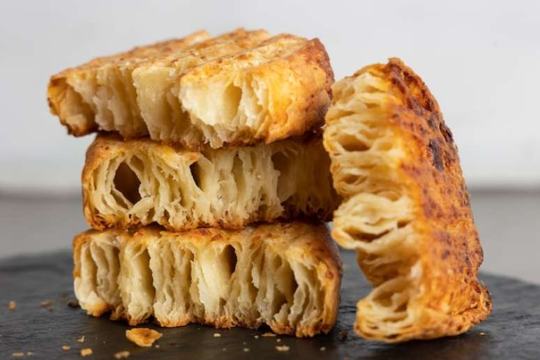O novo pão de queijo folhado, da By Kim.