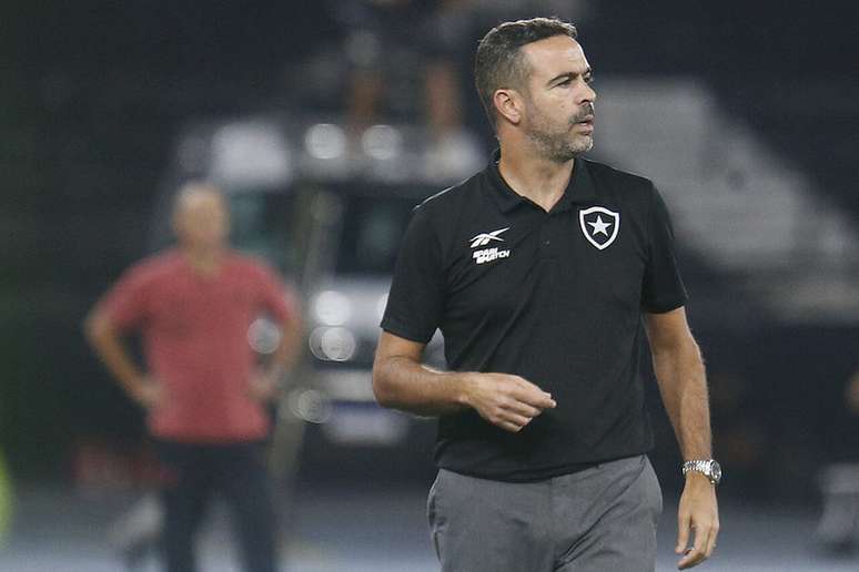 Artur Jorge comemora mais uma vitória do Botafogo pelo Campeonato Brasileiro –