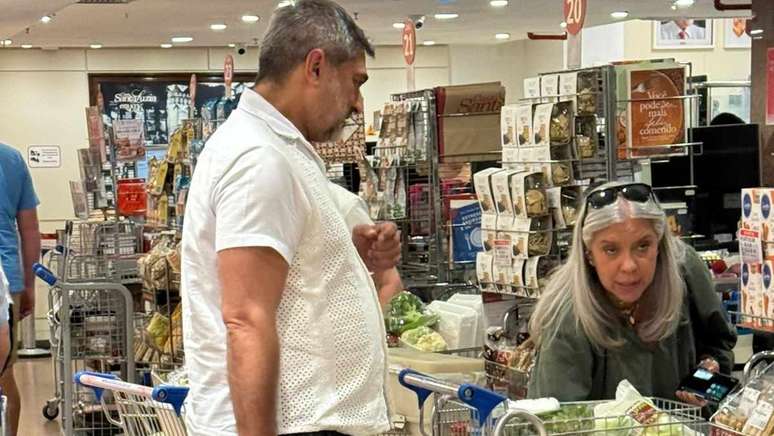 Zeca Camargo e Astrid Fontenelle em dia de compras: gente como a gente