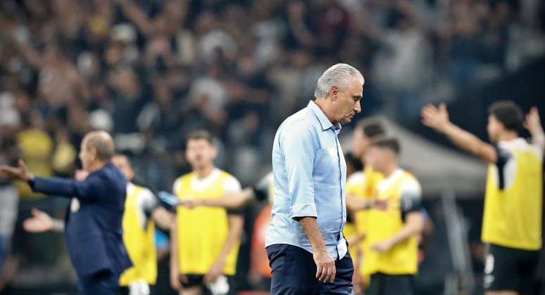 Corinthians derrota o Flamengo em reencontro com Tite, na Neo Química Arena