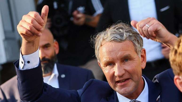 O polêmico candidato da AfD na Thuringia, Björn Höcke, comemorou a "vitória histórica"