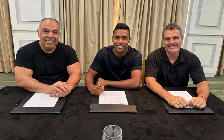 Flamengo acertou chegada de Alex Sandro, além de Michael, Alcaraz e Plata