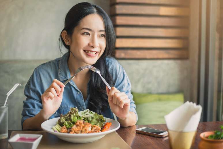 Dieta rica em nutrientes é fundamental para os cabelos crescrem saudáveis e bonitos 