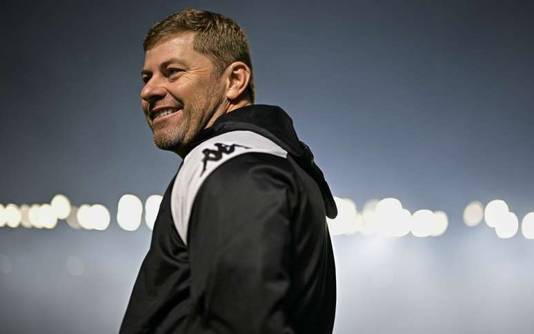 Rafael Paiva, técnico do Vasco, durante partida contra o Athletico-PR, em São Januário pelo Campeonato Brasileiro A 2024.