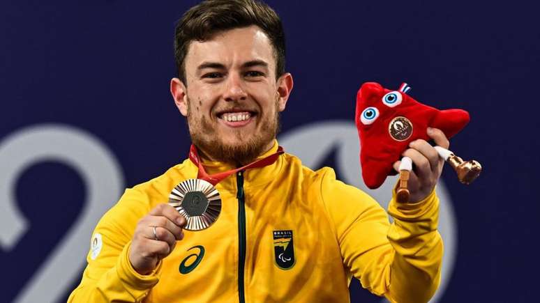 Vitor Tavares faz história ao conquistar medalha de bronze