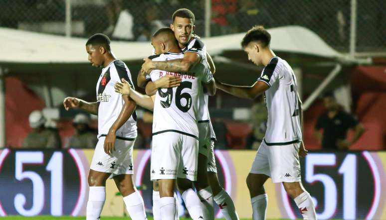 Com gol de João Victor, equipe carioca chega a sequência de oito jogos sem perder 