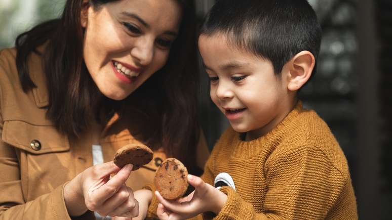 Veja dicas para auxiliar no tratamento de filhos autistas