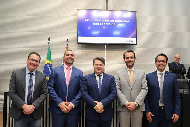 Colegiado da CPI reunido no plenário Tiradentes