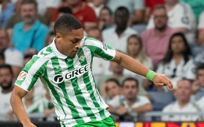 Vitor Roque, em ação pelo Betis