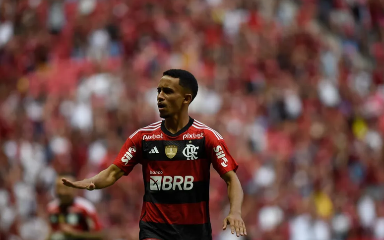 Matheus Gonçalves atuando pelo Flamengo