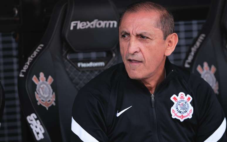 Time do técnico Ramón Díaz enfrenta dificuldades na tabela