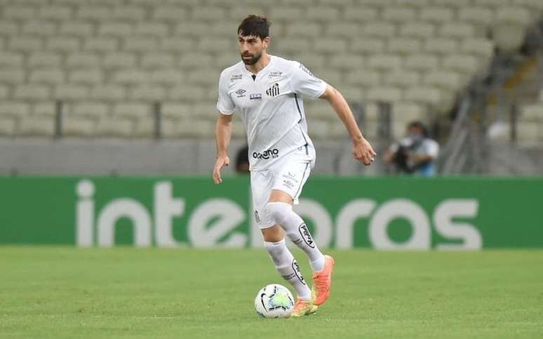 Luan Peres volta para o Santos