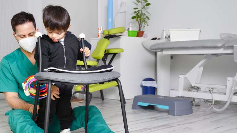 Segundo o Ministério da Saúde, duas a cada mil crianças nascidas possuem paralisia cerebral