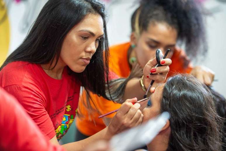 A faixa etária mínima para inscrição é de 15 anos, sem limite máximo de idade. Haverá certificado no final do curso.