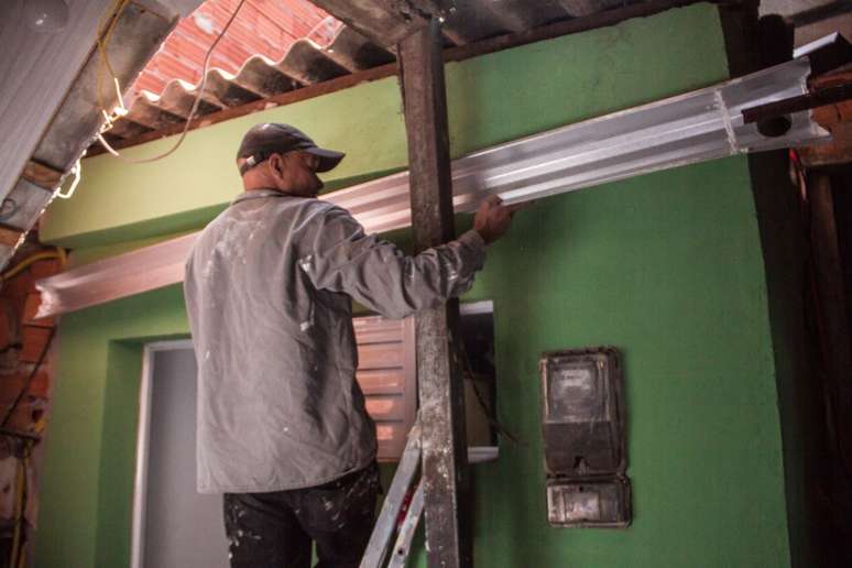 Casa no Jardim Colombo foi reformada em duas fases. Mutirão e doações viabilizaram a obra.