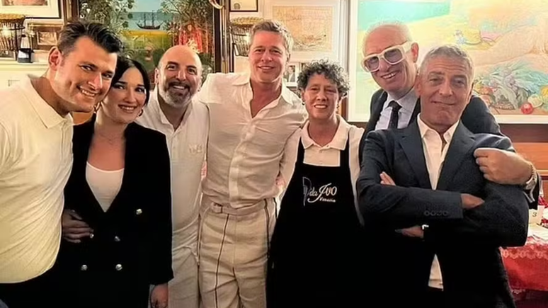 George Clooney e Brad Pitt brincaram em restaurante na Itália