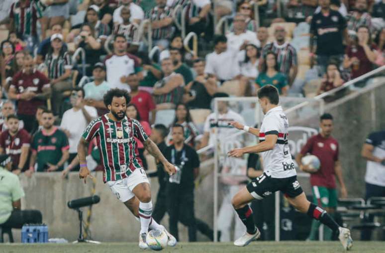 Marcelo em ação com a camisa do Fluminense no Maracanã –