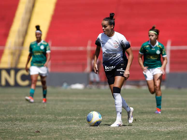 Atacante do Corinthians é nomeada para a disputa da Bola de Ouro feminina. 