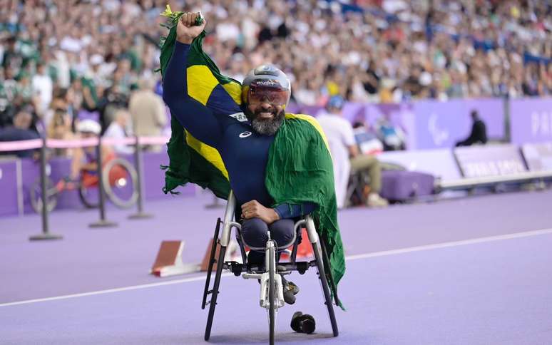 Parré celebra sua primeira medalha em Jogos Paralímpicos