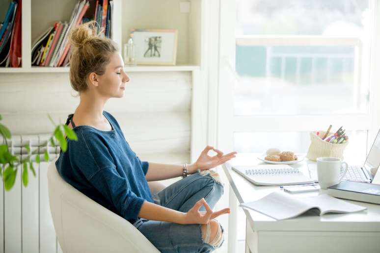 A prática de yoga usa o estresse para estimular a flexibilidade e evitar lesões nas articulações