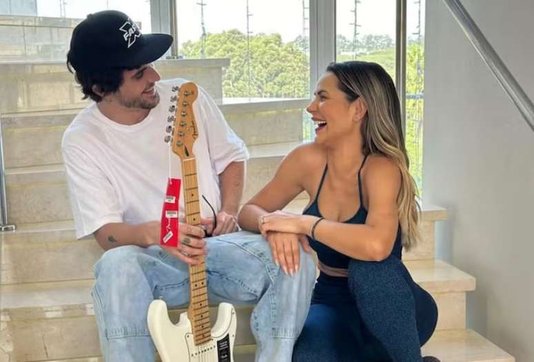 Fiuk e Deolane Bezerra: advogada chegou a dar uma guitarra para o cantor