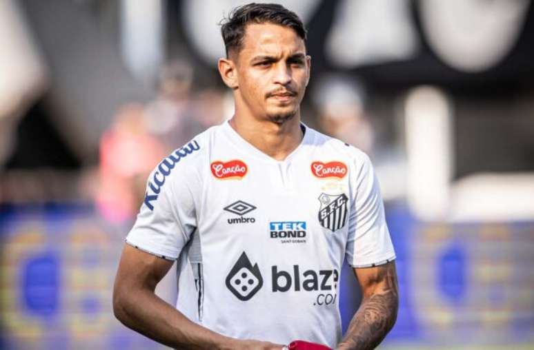 Weslley Patati não é mais jogador do Santos –