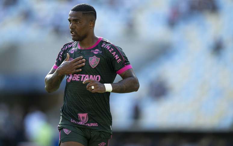 Douglas Costa deixou o Fluminense em 2024