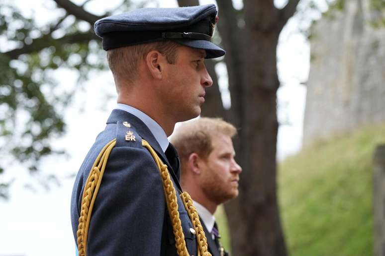 Os príncipes William e Harry durante o funeral da rainha Elizabeth II, em setembro de 2022