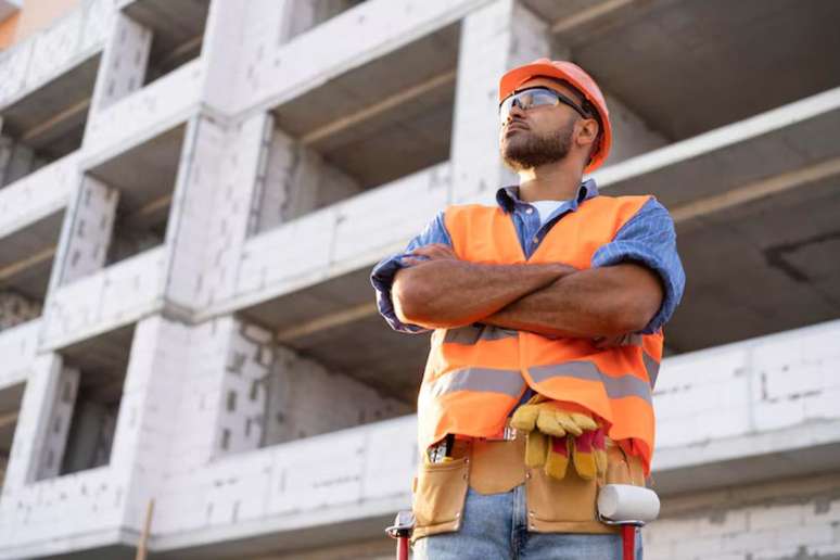 Trabalhos como os da área da construção civil enfrentam falta de funcionários