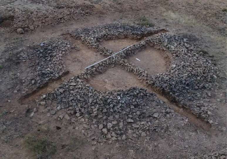 Os restos de um kurgan, ou monte funerário