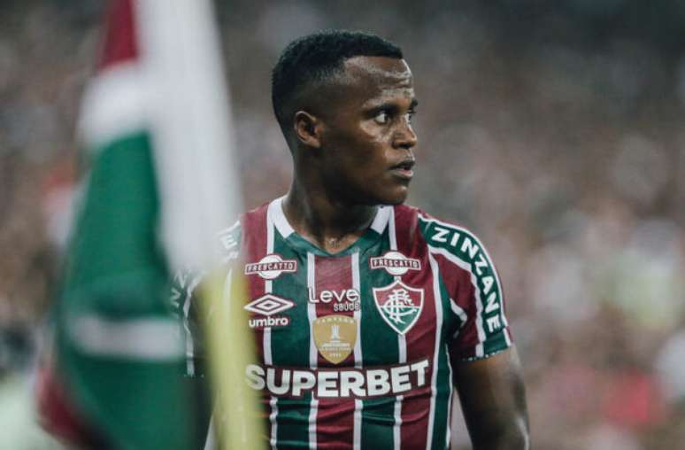 Arias em ação pelo Fluminense –