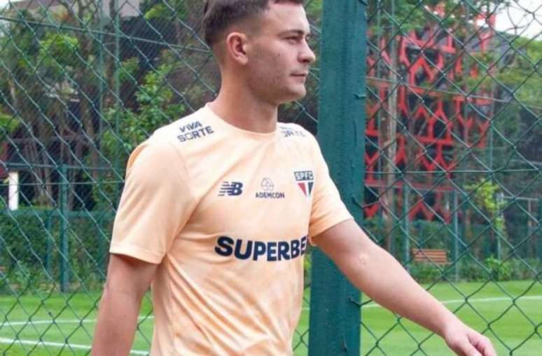 Santiago Longo chega para brigar por vaga como volante do Tricolor –