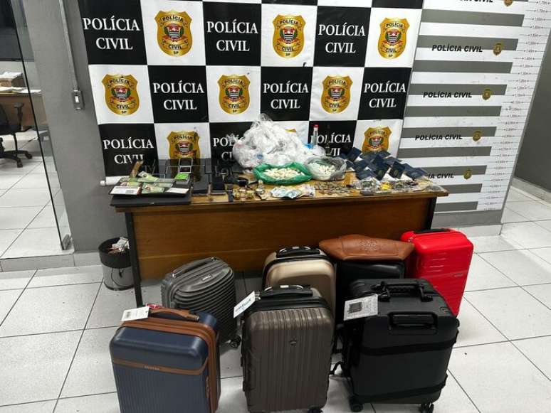 Polícia prende homem suspeito de aliciar mulas para levar cocaína para fora do País.