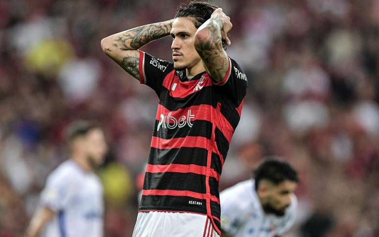 Pedro sofreu grave lesão em serviço da Seleção Brasileira e Flamengo deve acionar Fifa para que entidade pague o salário do atleta