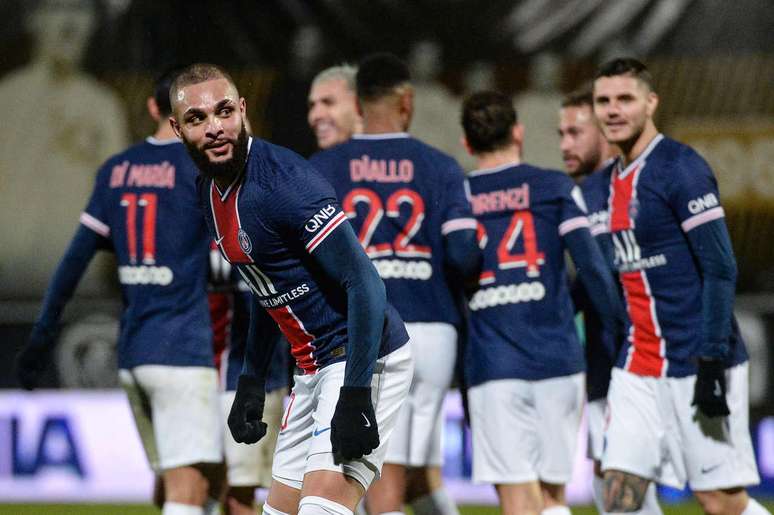 Kurzawa comemorando gol pelo PSG