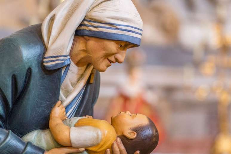 Fortalecer sua fé com orações dedicadas a Madre Teresa é uma ótima maneira de se conectar com a devoção e a compaixão