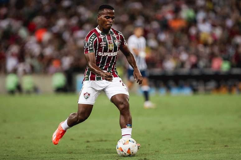 Arias em ação pelo Fluminense –