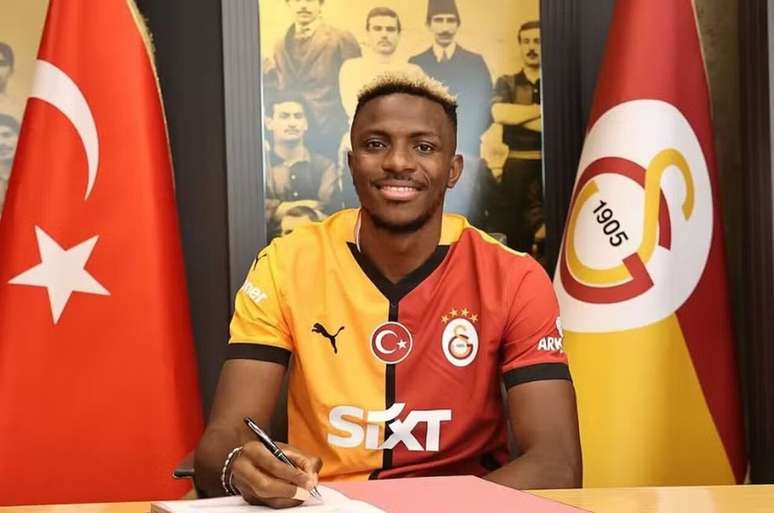 Victor Osimhen é o novo jogador do Galatasaray —