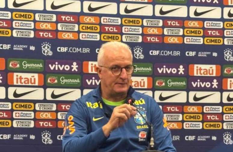 Dorival durante a coletiva de imprensa desta quinta-feira (5), em Curitiba –