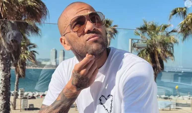 Daniel Alves tem participado de campeonatos amadores de futebol em Barcelona &ndash;